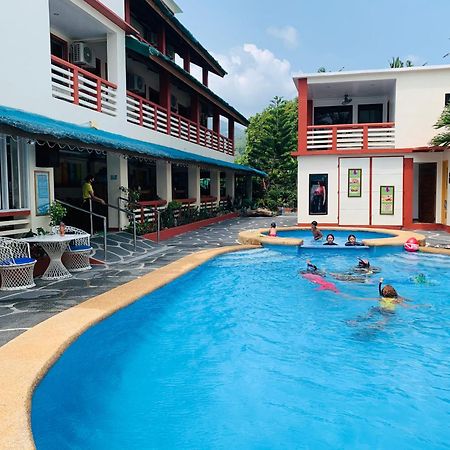 Badladz Staycation Condos プエルト・ガレラ エクステリア 写真