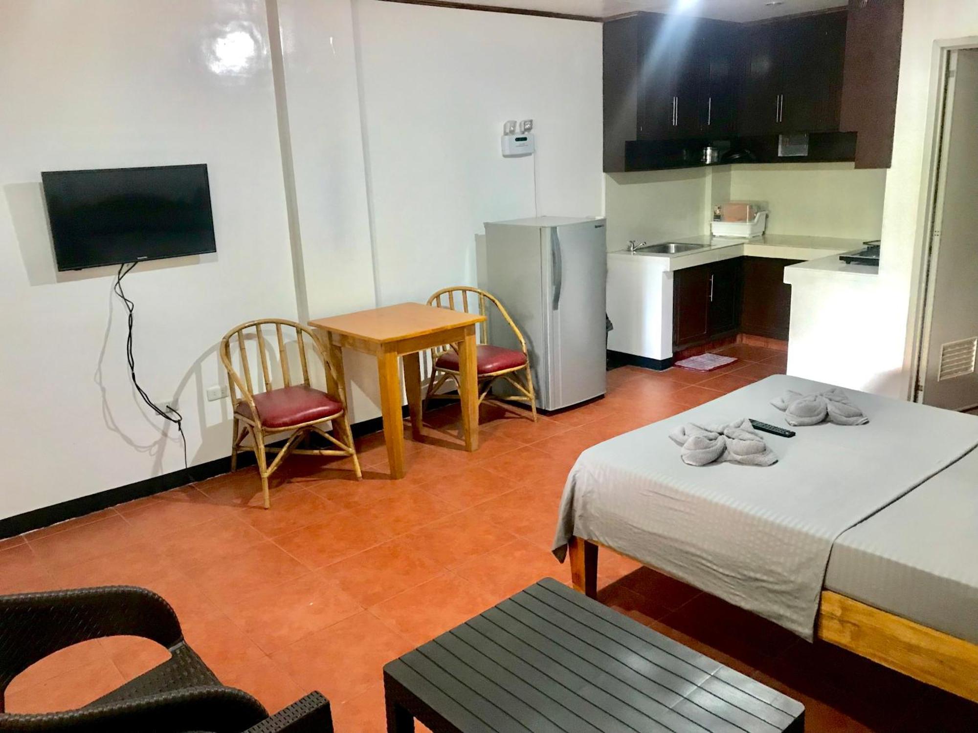 Badladz Staycation Condos プエルト・ガレラ エクステリア 写真
