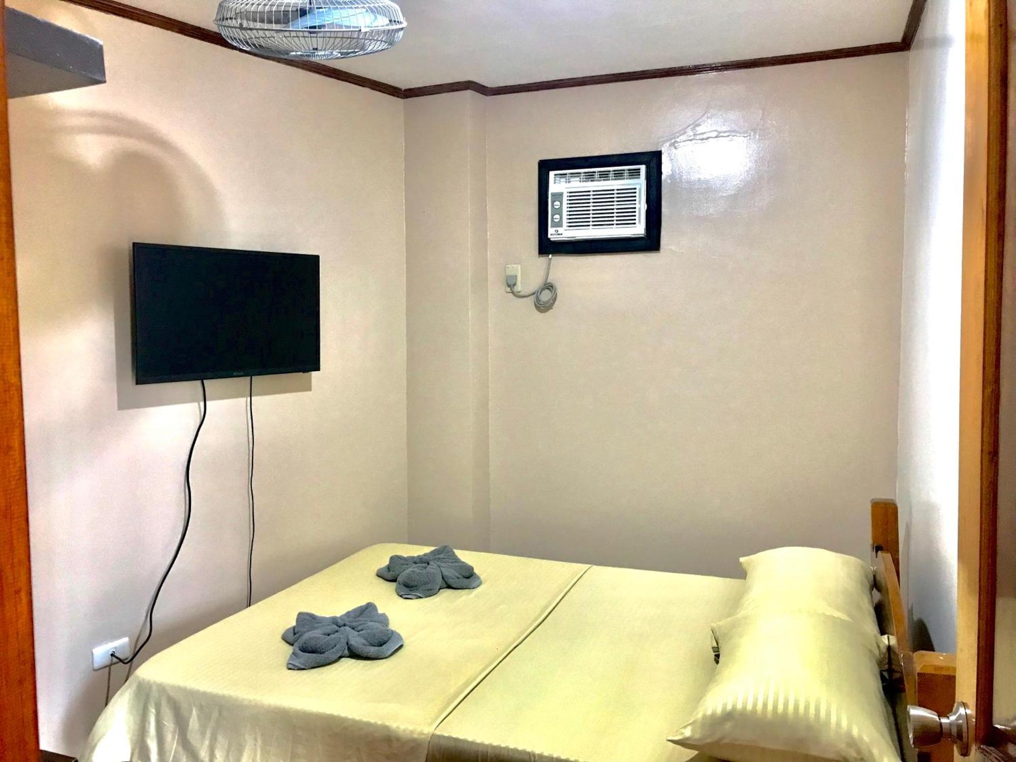 Badladz Staycation Condos プエルト・ガレラ エクステリア 写真