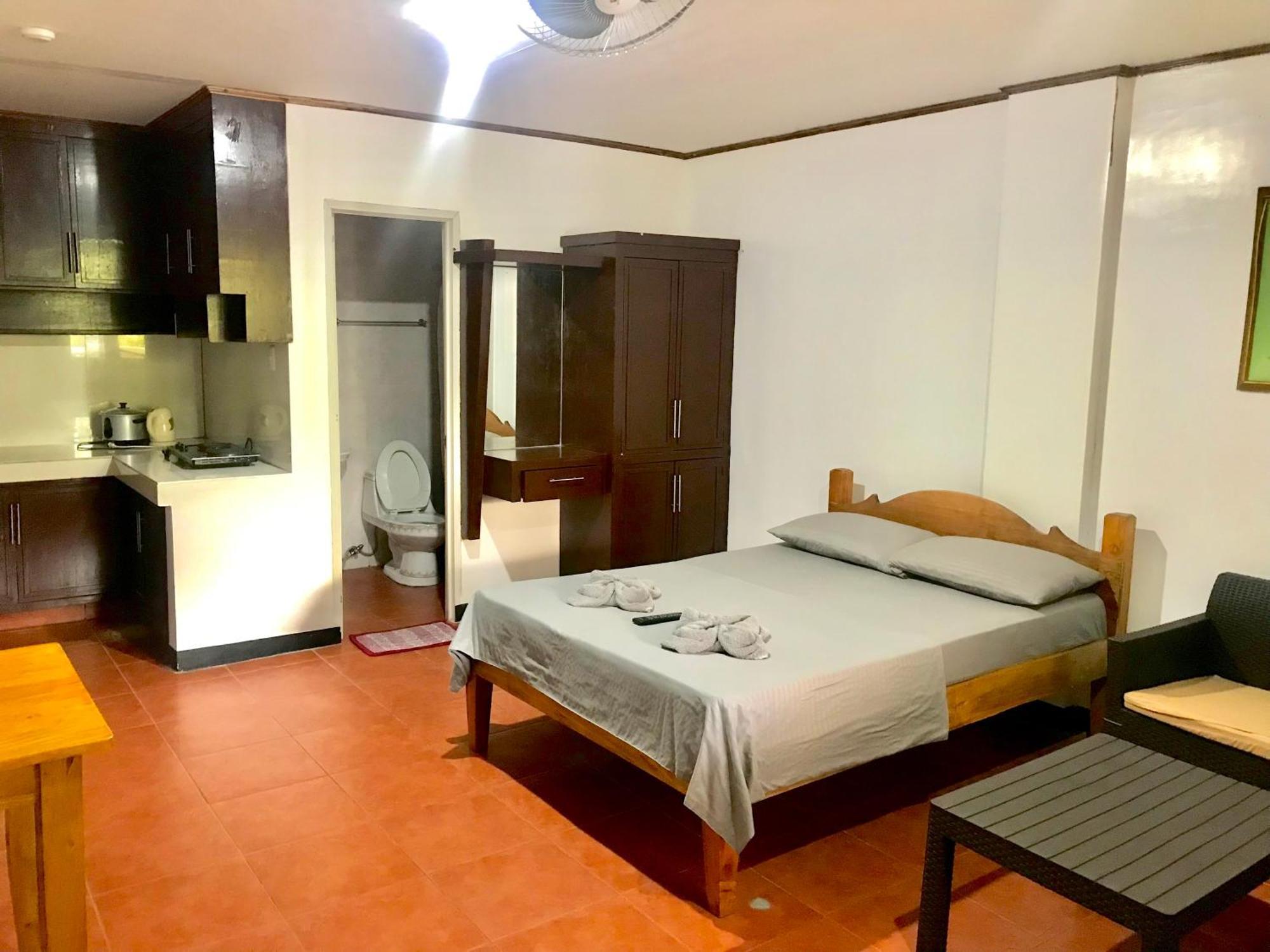 Badladz Staycation Condos プエルト・ガレラ エクステリア 写真