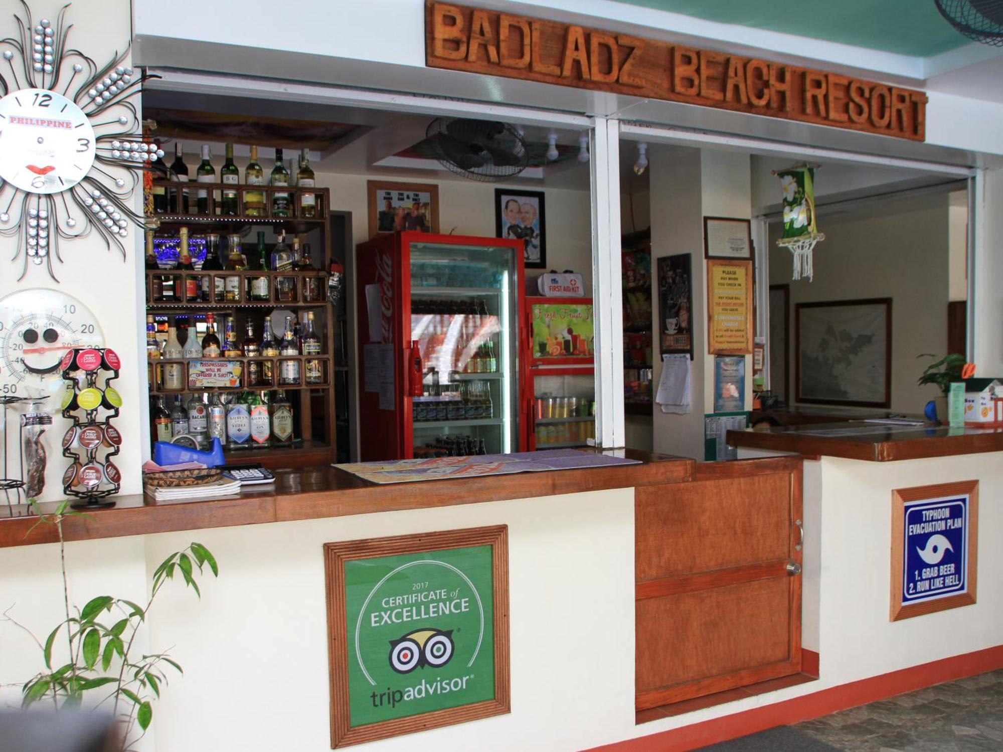 Badladz Staycation Condos プエルト・ガレラ エクステリア 写真